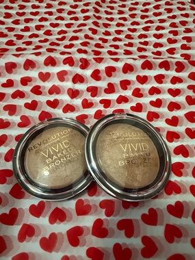 Revolution Vivid Baked Bronzers Duo in Shimmering Gold